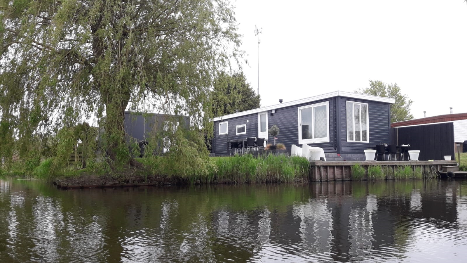 chalet-gestrand-v6-huren-makkum-aan-water