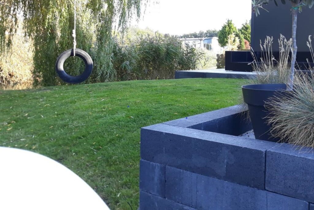 chalet-v6-gestrand-tuin-boomschommel
