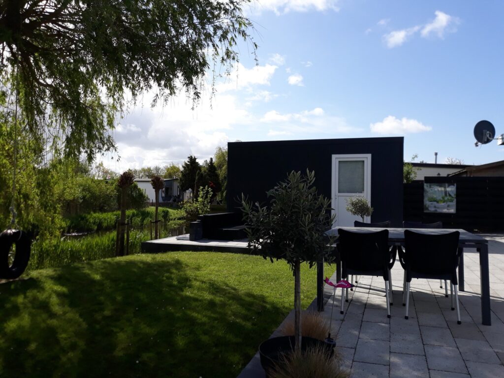chalet-v6-gestrand-tuin-aan-het-water-makkum