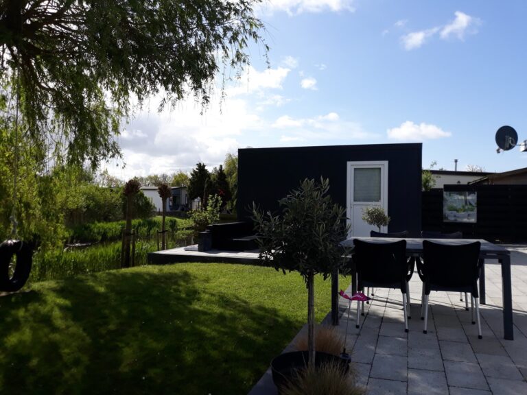 chalet-v6-gestrand-tuin-aan-het-water-makkum